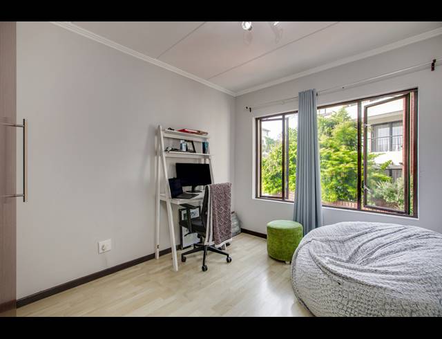 2 BEDROOM APARTMENT FOR SALE IN SUNNINGHILL